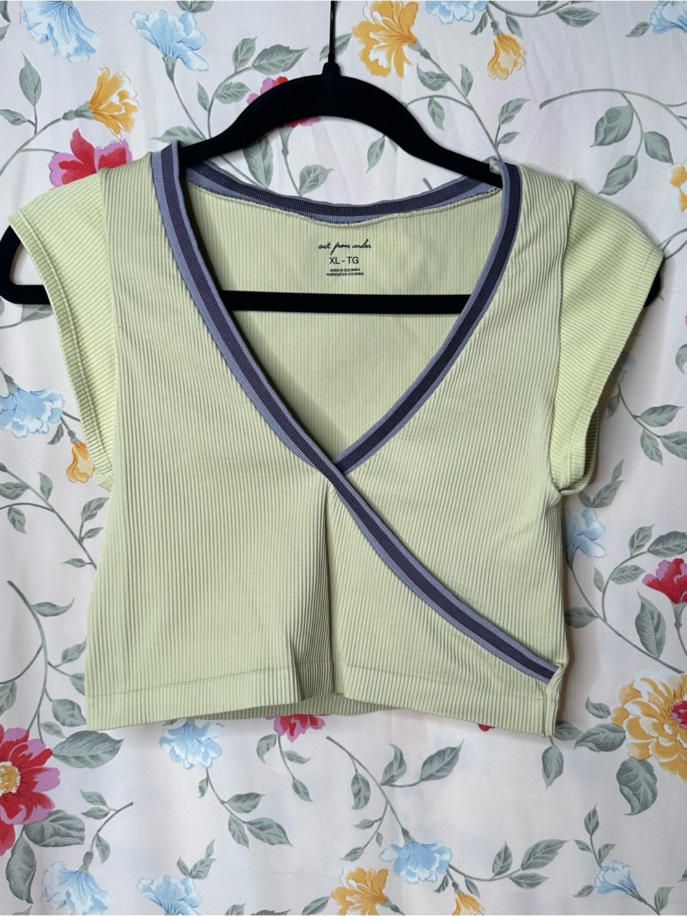 URBAN OUTFITTERS | Light Green Ribbed Faux-Wrap Crop Top w/ Gray Trim | Size XL